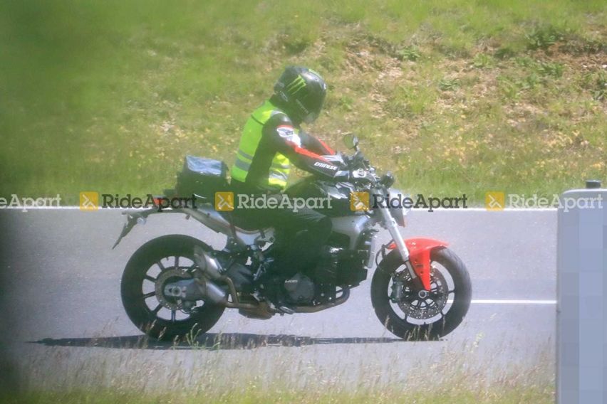 Spyshot Ducati Monster 2021