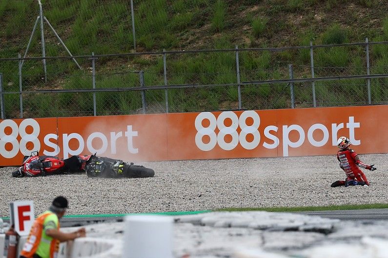 Dovizioso dan Zarco crash