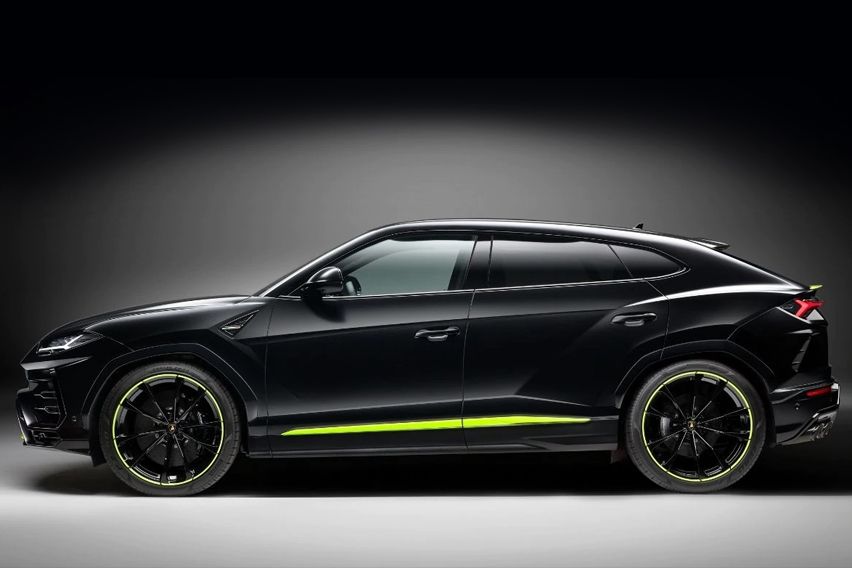 2021 Lamborghini Urus Graphite Capsule side