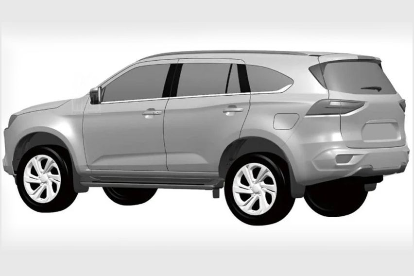 2021 Isuzu MU-X rear angle image