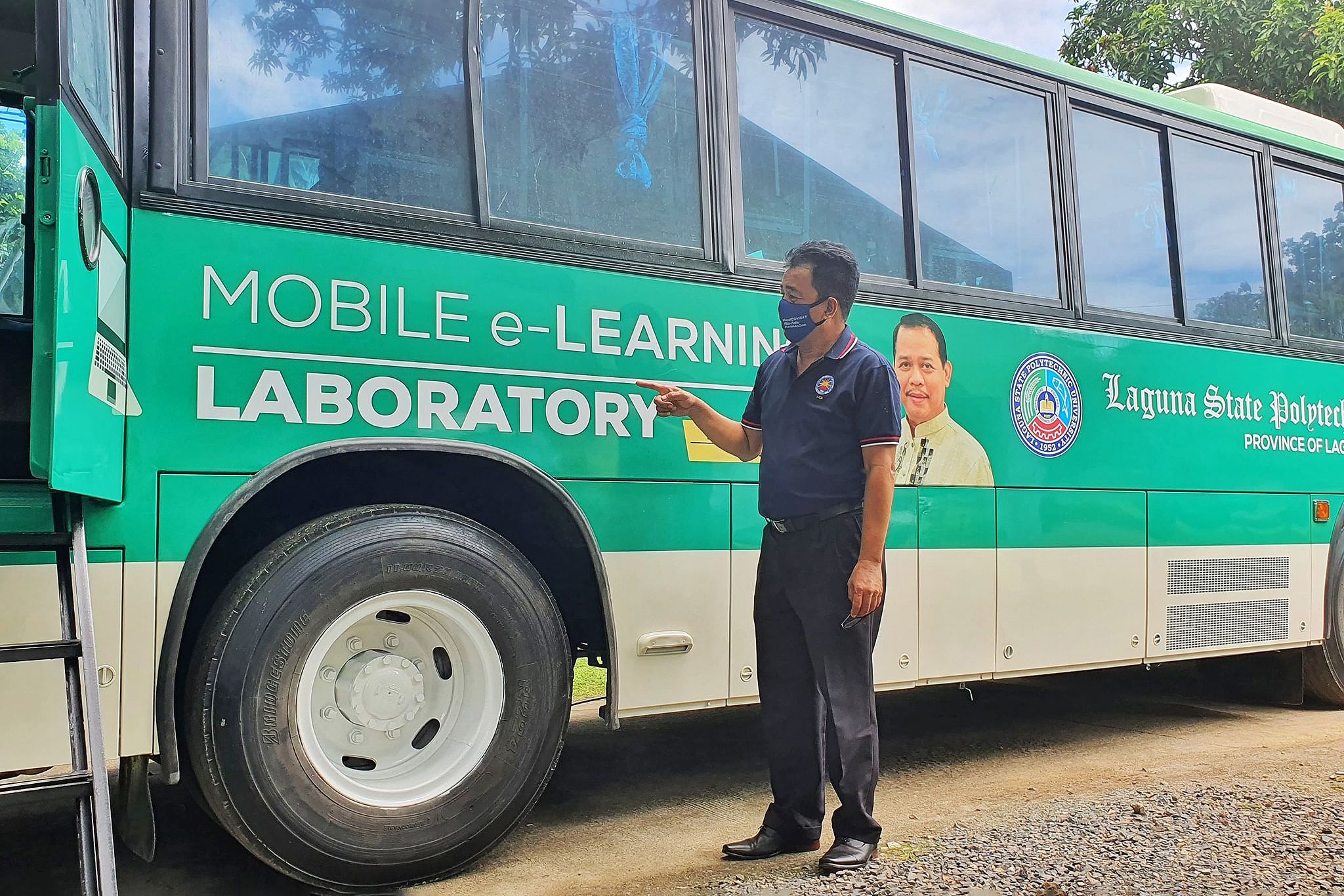 Laguna uses buses as mobile learning laboratories
