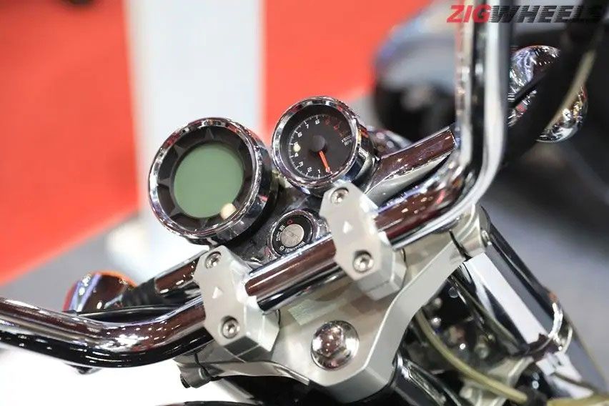 SM Sport V16 cluster