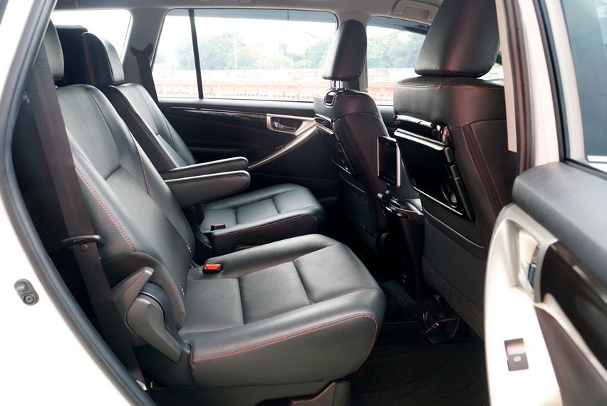 Toyota KIjang Innova captain seat