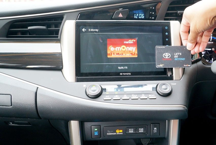 Head unit dengan fitur NFC untuk e-money