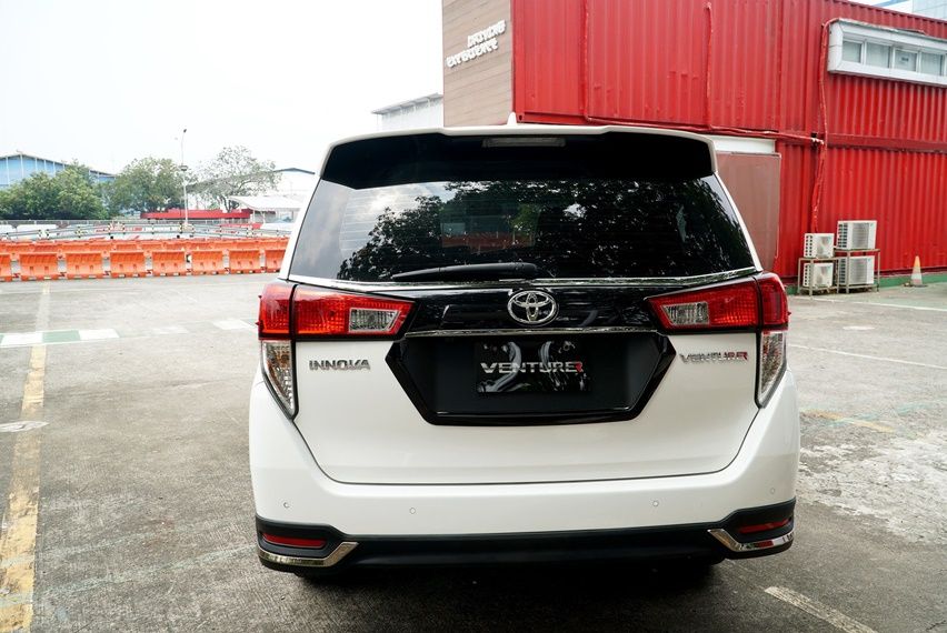 Toyota Kijang Innova Venturer rear