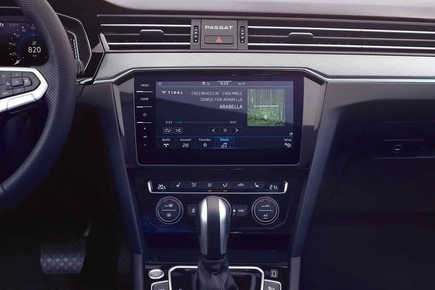 VW Passat R-Line interior