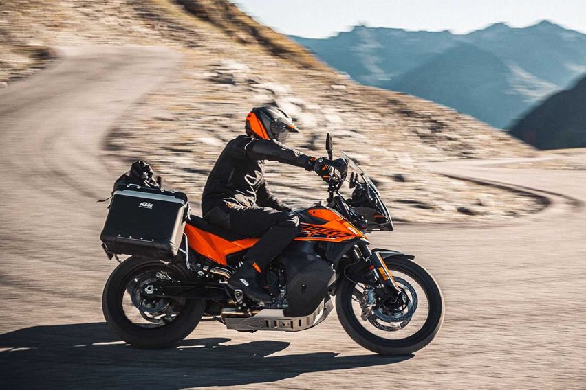 KTM 890 Adventure side