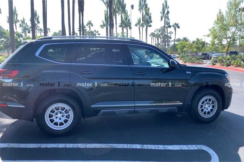 2021 VW Atlas Basecamp side