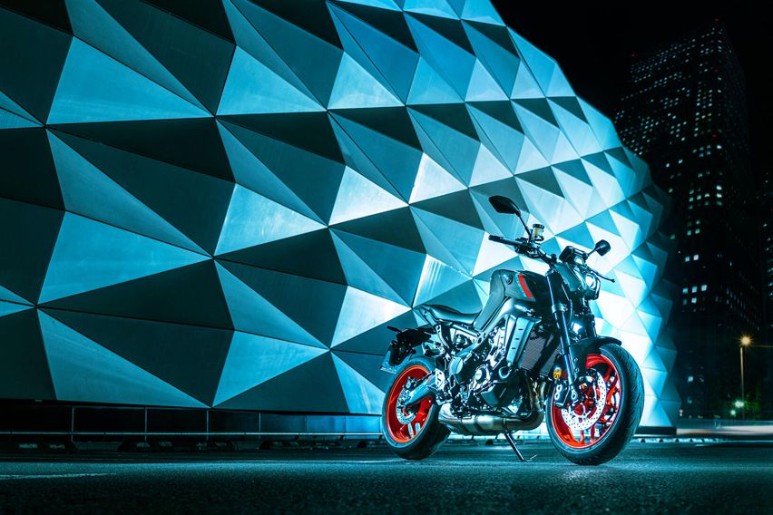 2021 Yamaha MT-09 front