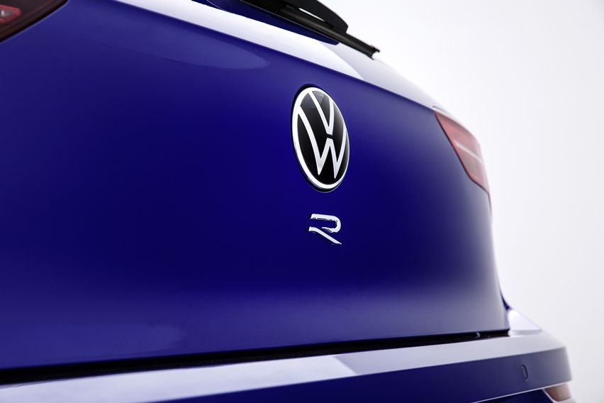 Volkswagen Rilis Teaser Golf R, Digadang Sebagai Versi Paling Bertenaga dalam Sejarah