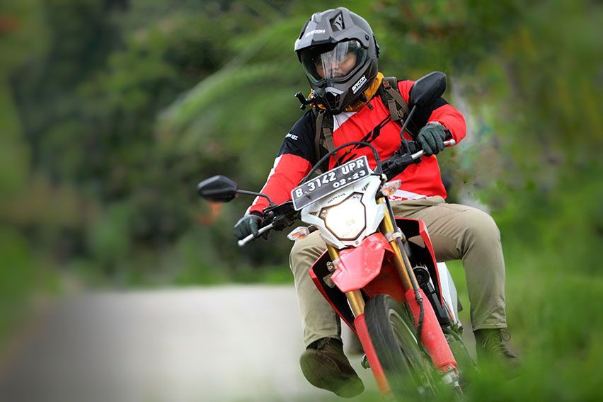 Simak Tips Main Motor Trail/Off-Road Bagi Rider Berpostur Kecil