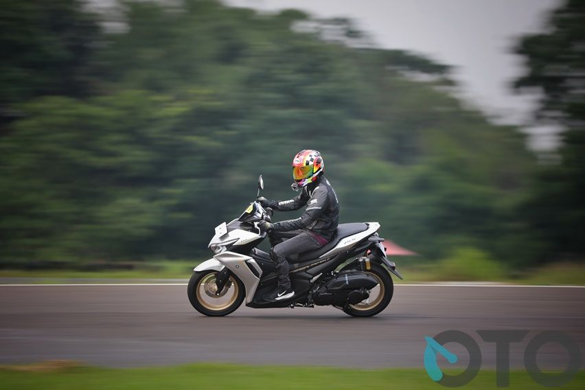 test ride Yamaha Aerox connected