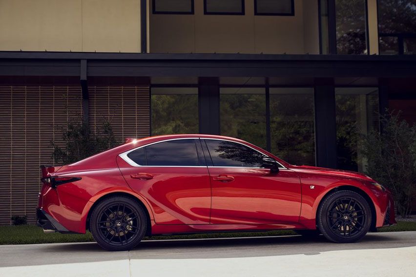 2021 Lexus IS side