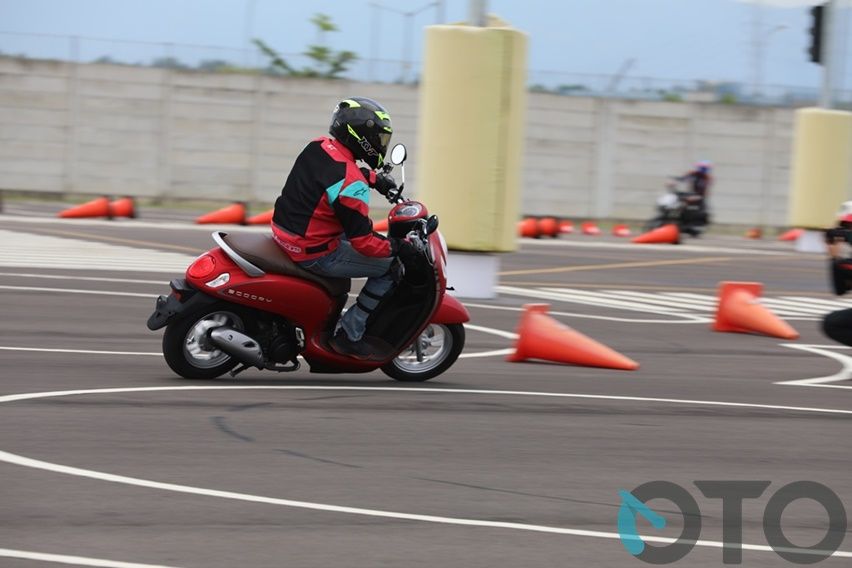 test ride all new Honda Scoopy