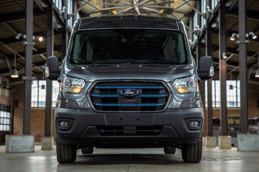 2022 Ford E-Transit front