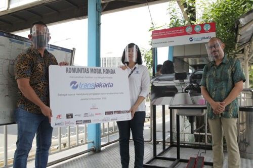 Komunitas Mobil Honda Sumbang Fasilitas Cuci Tangan di Halte TransJakarta