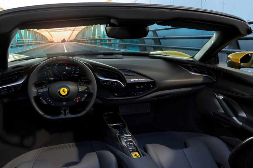 Ferrari SF90 Spider cabin