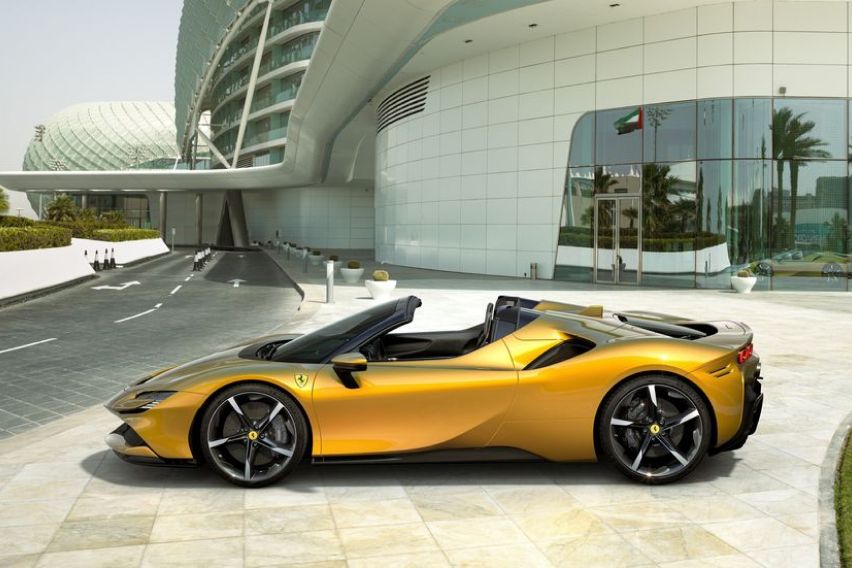 Ferrari SF90 Spider side