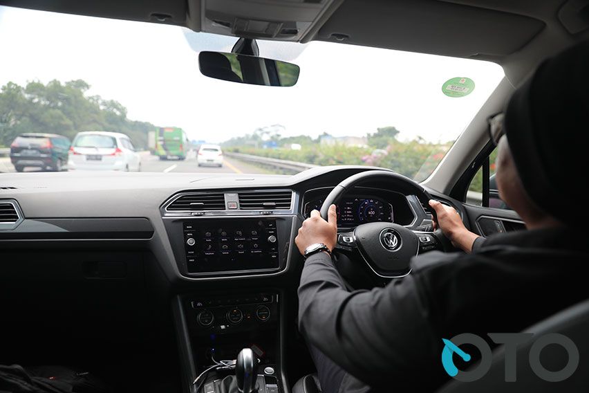 VW Tiguan Allspace driving