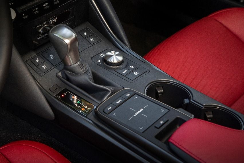 2021-Lexus-IS-300-interior2