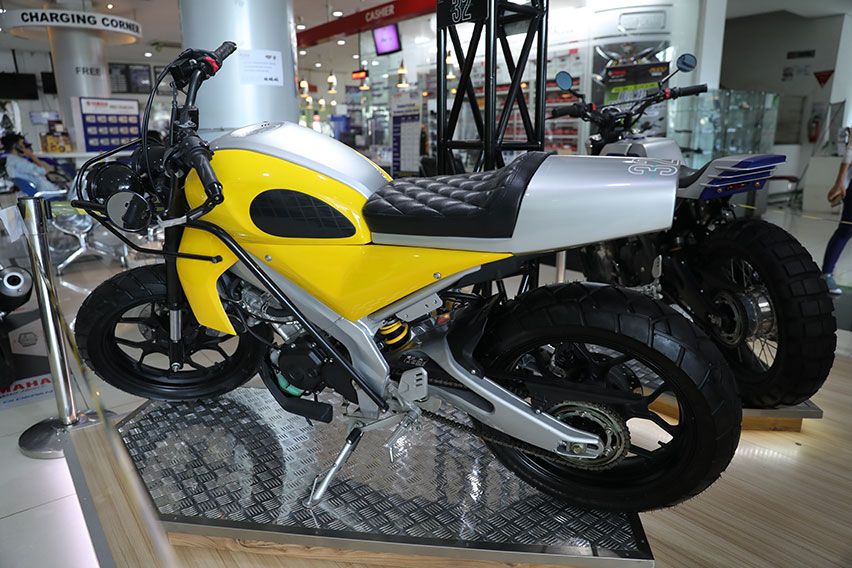 Yamaha XSR155 32 Customs