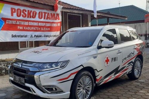 Mitsubishi Outlander PHEV Dukung PMI Bersiaga di Gunung Merapi