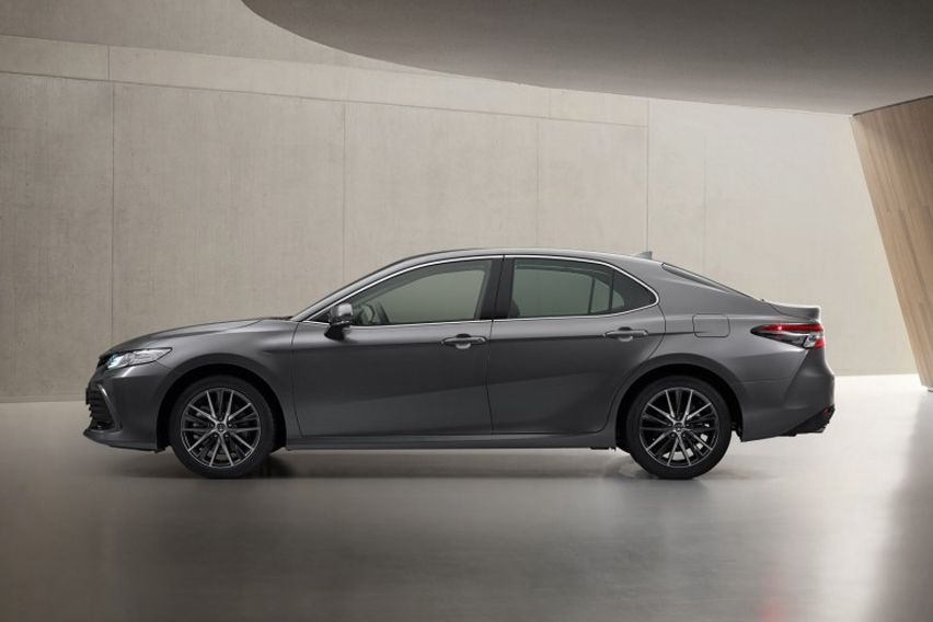 2021 Toyota Camry Hybrid  side