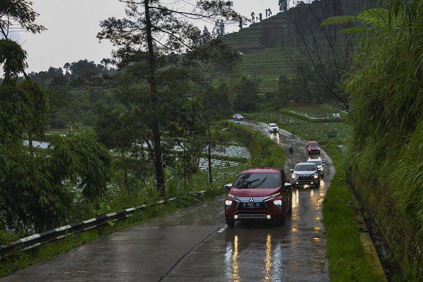 Beda Trik Mengemudi Manual dan Matic di Jalan Menanjak, Tips untuk Pemula