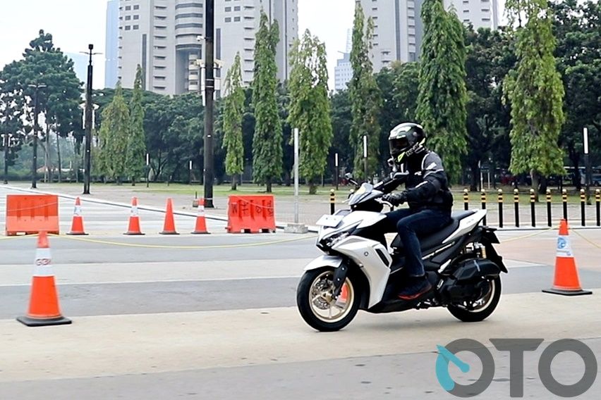 Test ride Yamaha Aerox Connected ABS