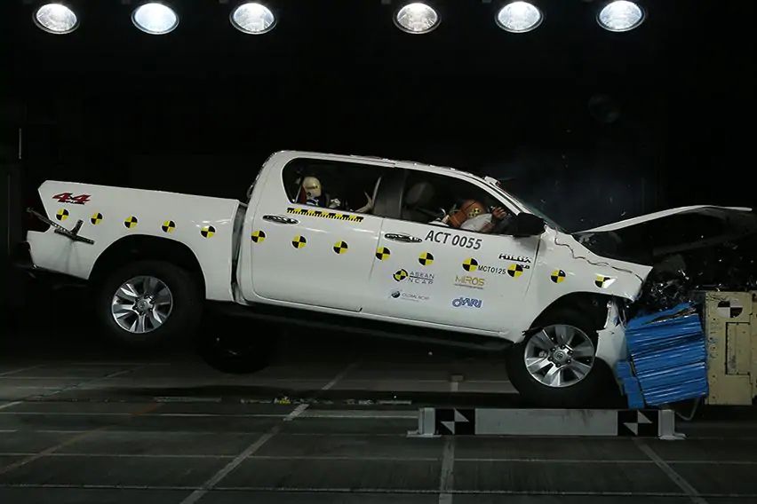  2021 Toyota Hilux crash test
