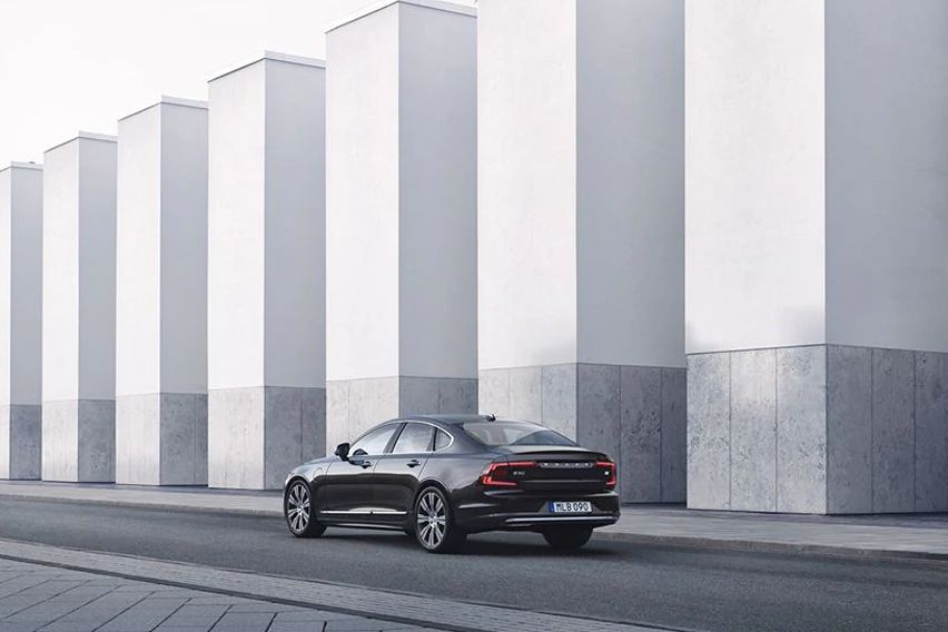 2021 Volvo S90 Recharge rear image