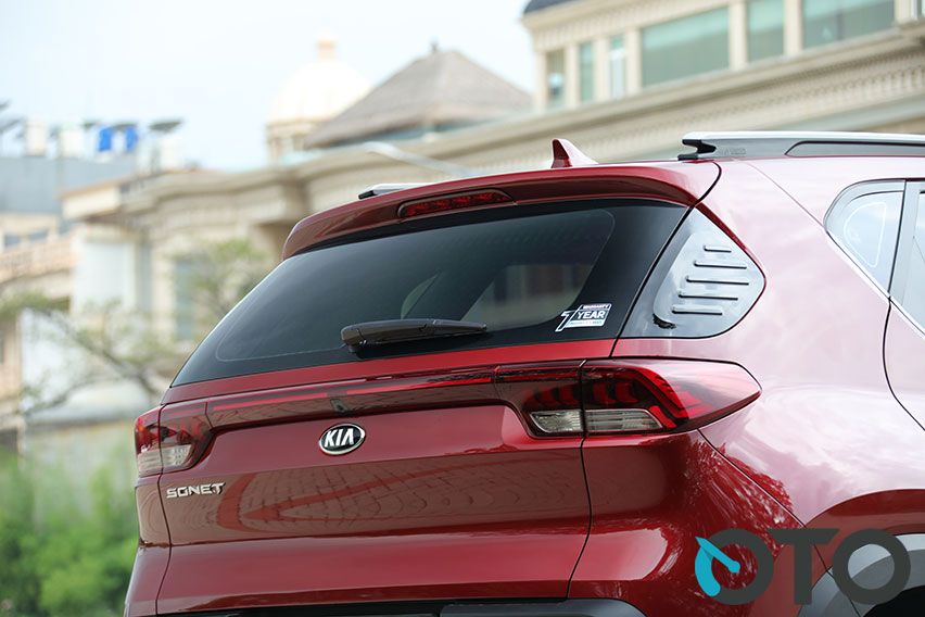 Kia Sonet belakang