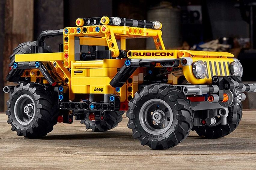 Check out the 665-part Lego Jeep Wrangler Rubicon 