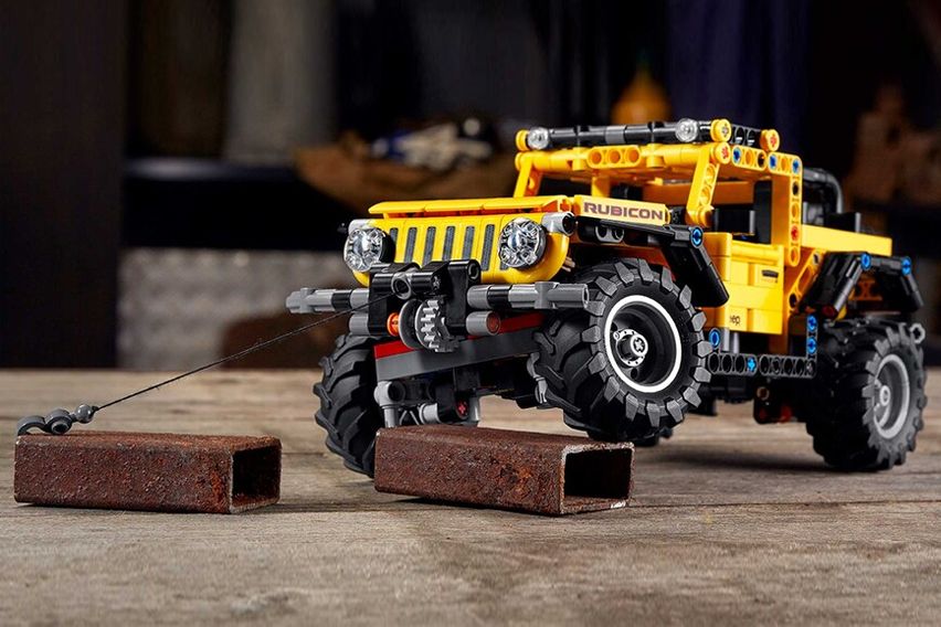 Jeep Wrangler Rubicon Lego side