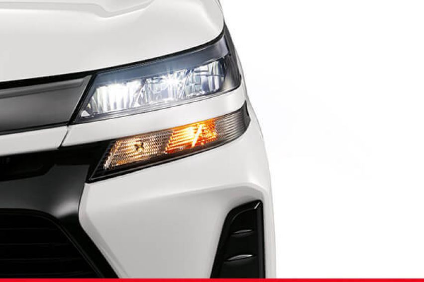 Toyot Avanza headlight