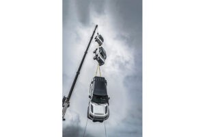 TopGear---Defender-vs-Crane-