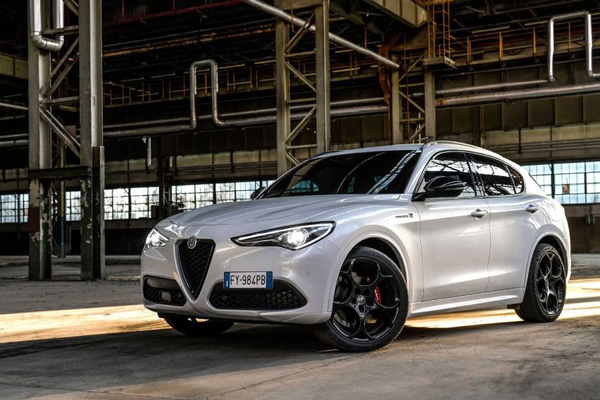 2021 Alfa Romeo Stelvio Veloce Ti  side-angle