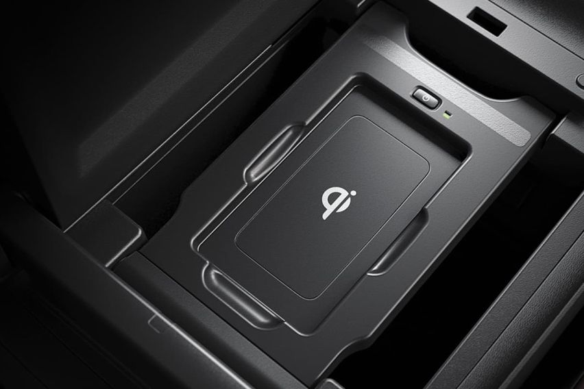 Lexus LM 350 wireless charger