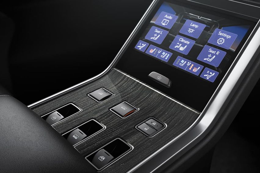 Lexus LM 350 rear controls