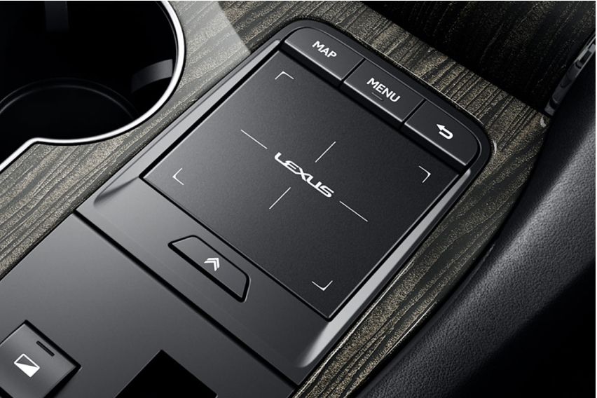 Lexus LM 350 controls