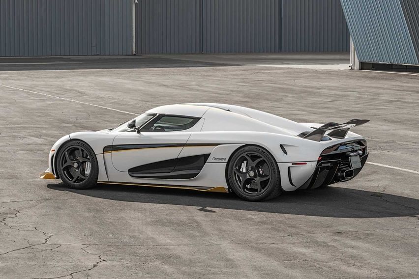Koenigsegg Regera dilelang