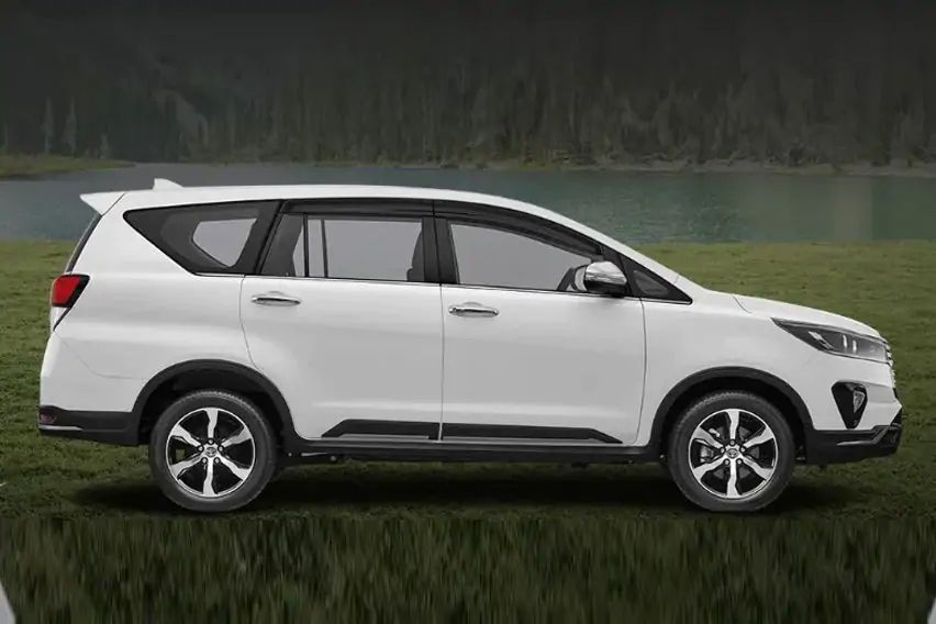 2021 Toyota Innova side