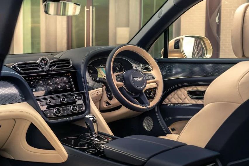 Bentley Bentayga Hybrid interior