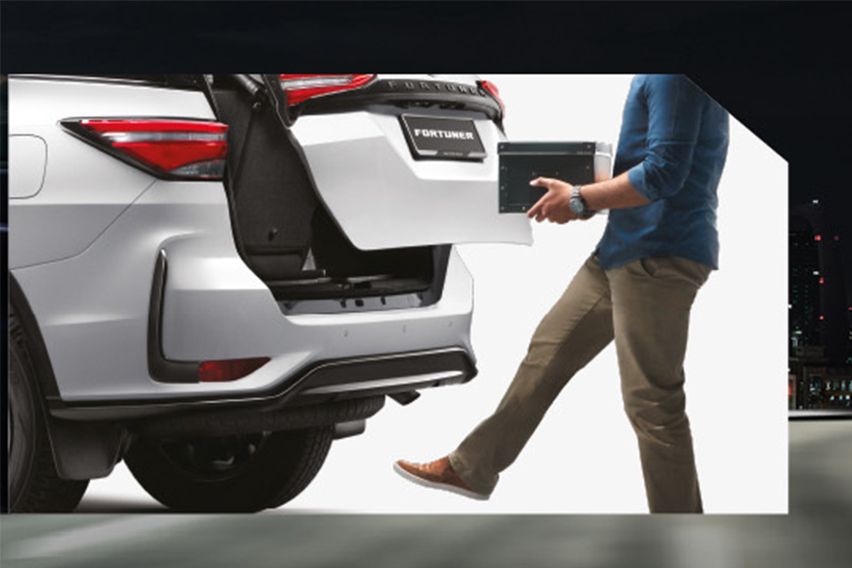 2021 Toyota Fortuner power tailgate