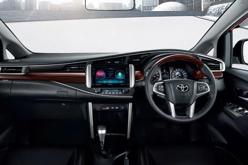 2021 Toyota Innova cabin