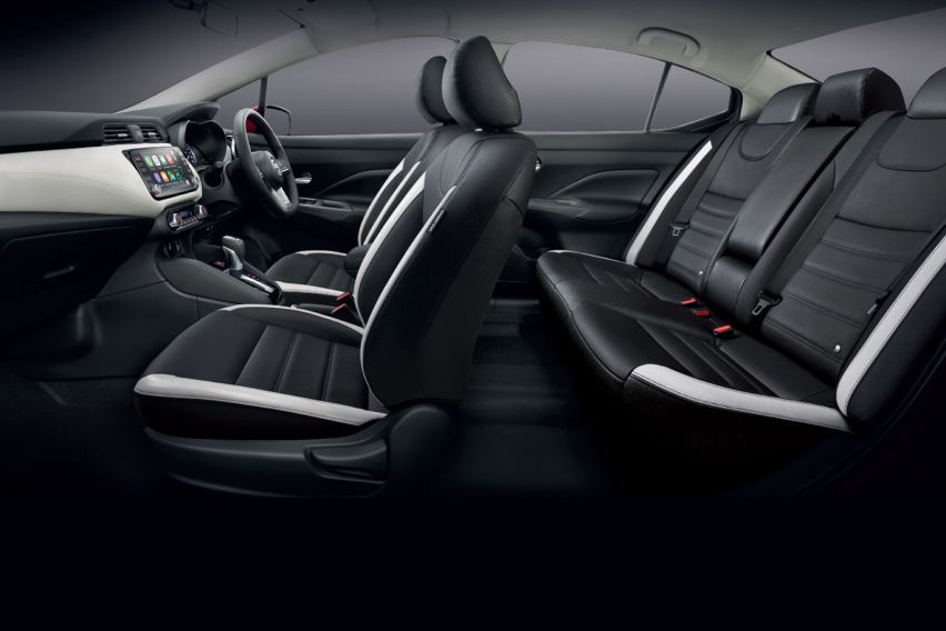 Nissan Almera Turbo cabin