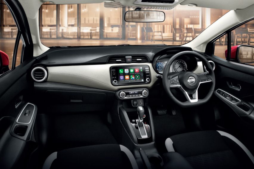 Nissan Almera Turbo cabin