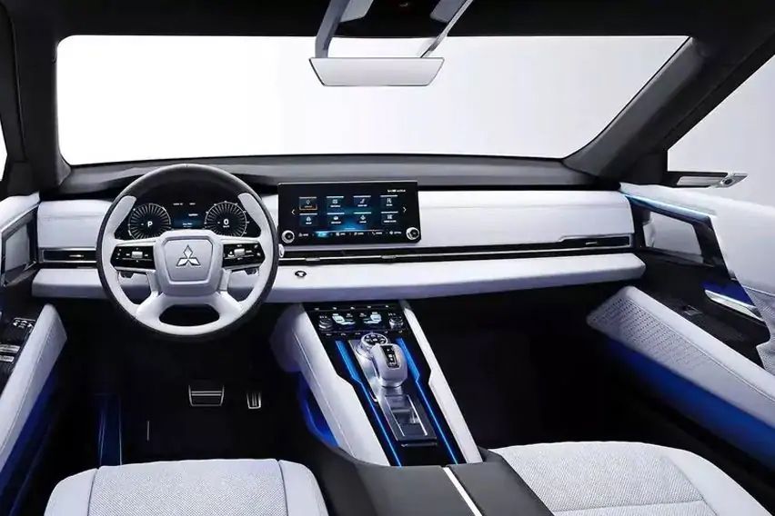 2021 Mitsubishi Outlander cabin