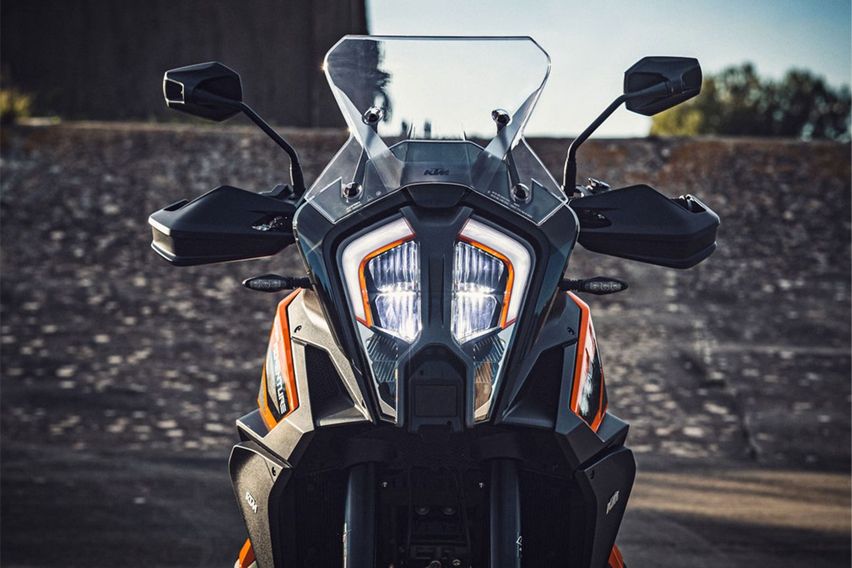 2021 KTM 1290 Super Adventure S headlight