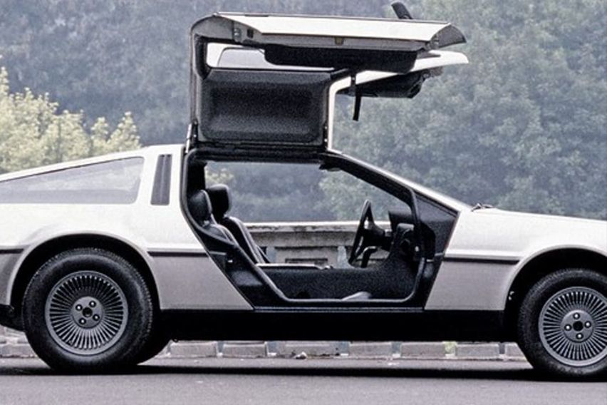 DeLorean DMC-12 side